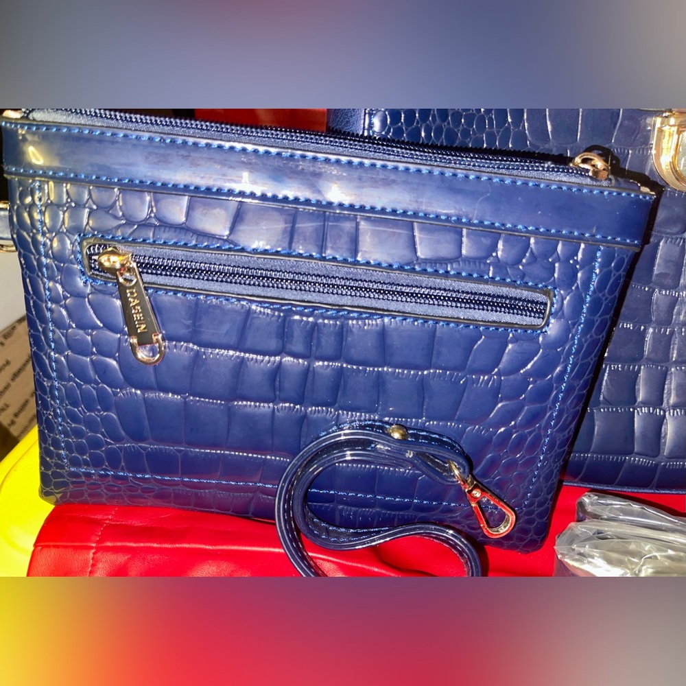 Dasein Large Blue Alligator Embossed Hand/Shoulder Bag with Matching Wristlet. - Picture 2 of 16